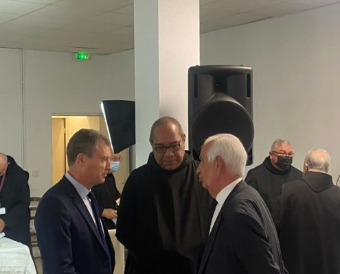 M. Le Préfet avec Philippe Girard et Fr. Paul-Marie Taufana